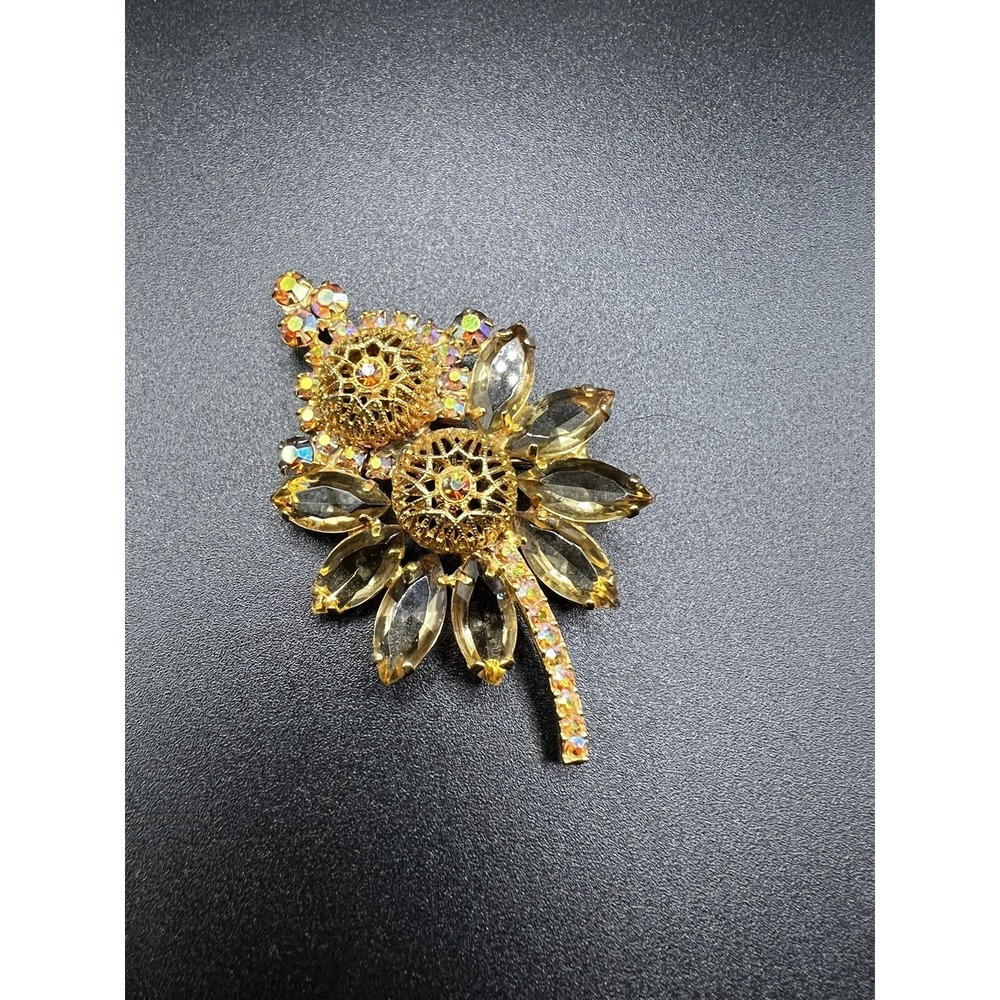 Vintage D&E JULIANA RHINESTONE GOLD FILIGREE BROOCH PIN